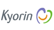 Kyorin относится к числу офтальмологических препаратов с небольшим содержанием ментола. Состав капель этой марки позволяет поддержать зрительные функции, защитив орган зрения от возрастных изменений.