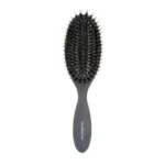 Щетка для волос VeSS HAIRSTYLING PRO Mix Cushion Brush содержит короткие натуральные щетинки и длинные нейлоновые щетинки с закругленными концами